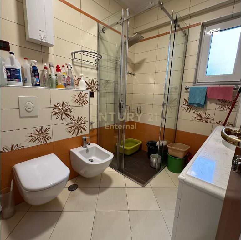 Apartament 3+1 per qira tek Rruga Sami Frasheri