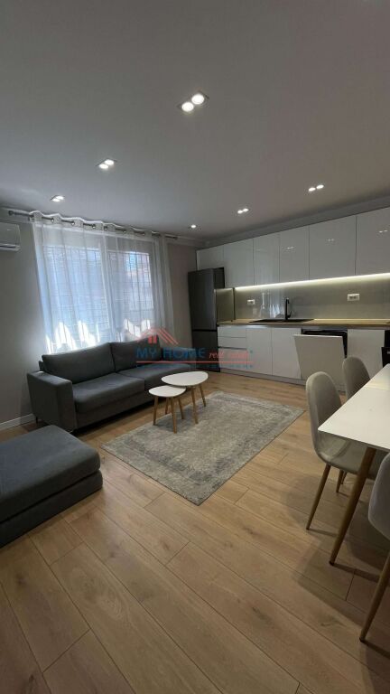 Apartament 1+1 me qira tek Shkolla e Kuqe Tirane