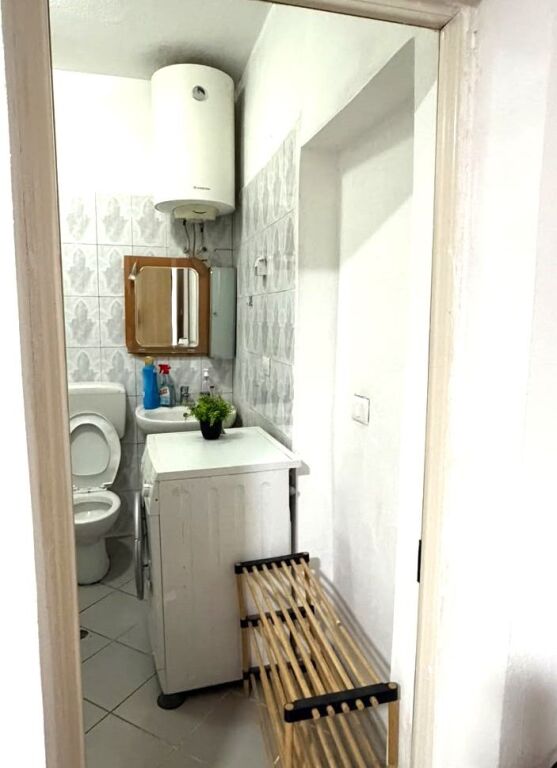 Jepet me Qera Garsoniere tek Rruga 5 Maji,  320 MIJE LEKE