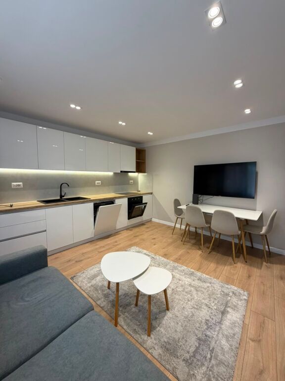 Qera | Apartament 1 + 1 | Shkolla 9-vjeçare \”E Kuqe\” | 600 €/muaj