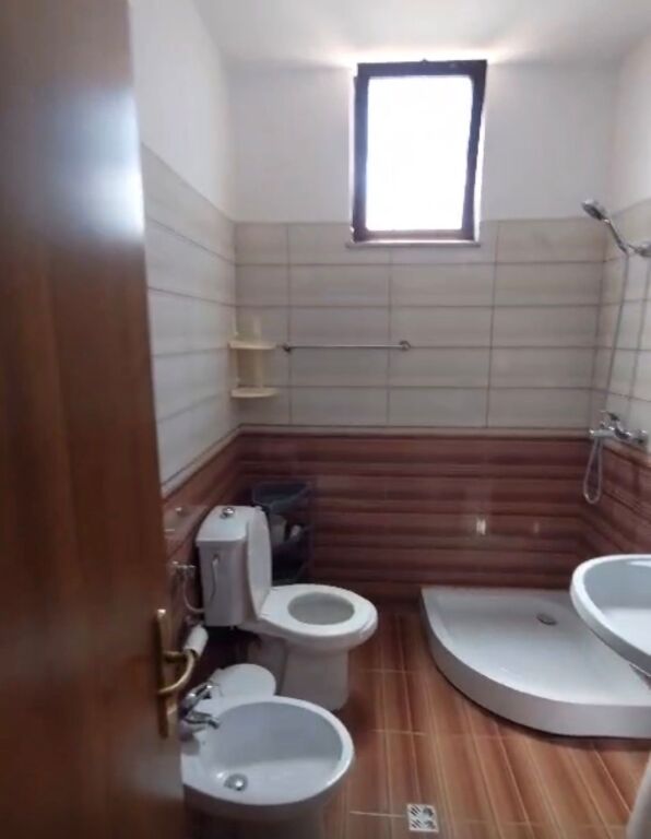 Apartament 1+1 me qira tek Medreseja tek Rryga e Dibres