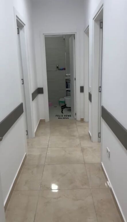 UFFICIO IN AFFITTO 122 M2 VIA DURRESIT 180.000 LEKE FH-82137