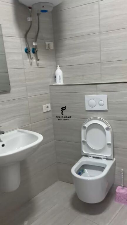 UFFICIO IN AFFITTO 122 M2 VIA DURRESIT 180.000 LEKE FH-82137