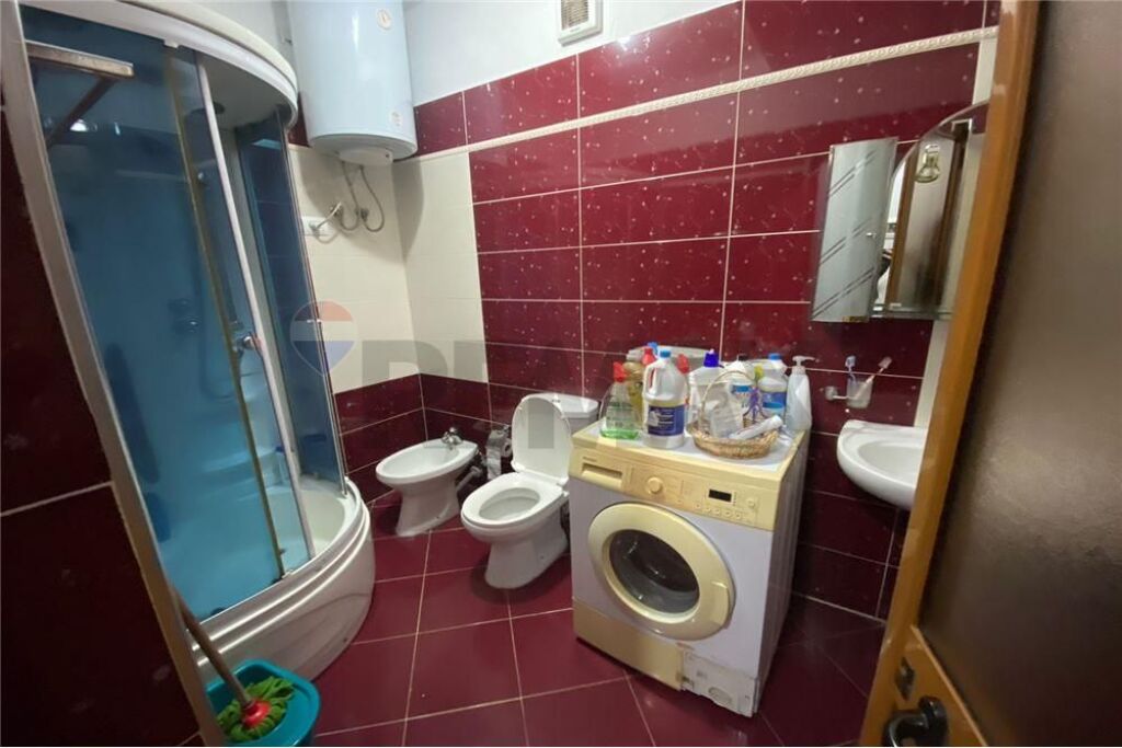 Ofrohet per qira apartament 2+1 ne rrugen Dritan Hoxha.