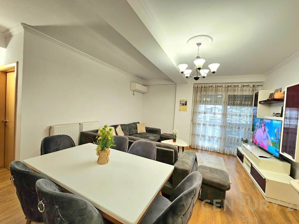 APARTAMENT 2+1 PER QIRA PRANE KOPSHTIT BOTANIK 700 € /Muaj