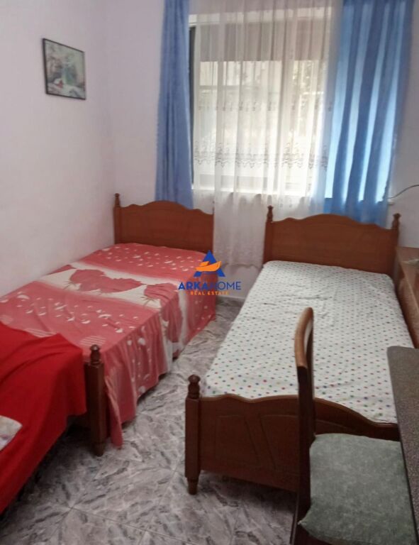JEPET APARTAMENT ME QERA 2+1 "TEK RRUGA E ELBASANIT " 40.000 LEKE