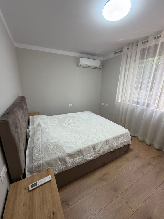 Qera | Apartament 1 + 1 | Shkolla 9-vjeçare \”E Kuqe\” | 600 €/muaj