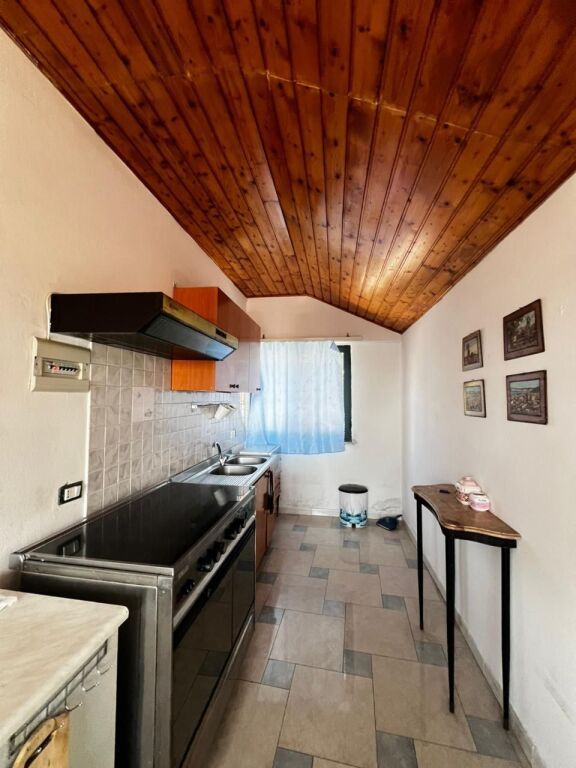 JEPET ME QERA APARTAMENT 2+1 PRANE AMFITEATRIT, DURRES