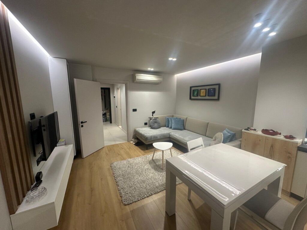 APARTAMENT ME QERA 1+1 VASIL SHANTO 80.000 LEKE FH-82267