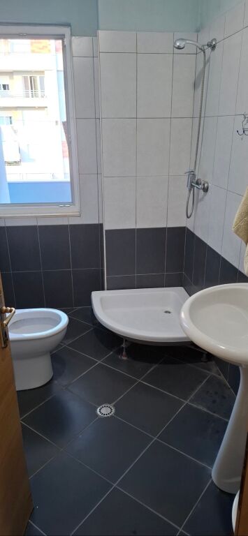 Apartament me Qera