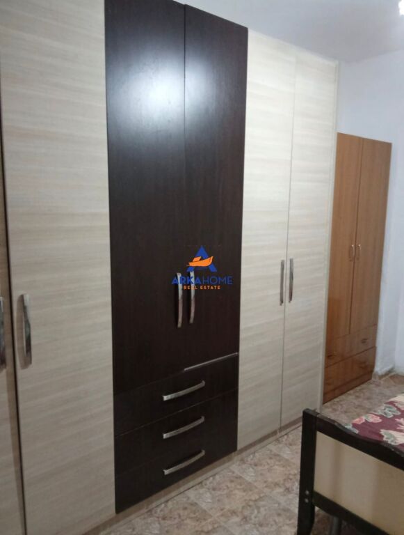 JEPET APARTAMENT ME QERA 2+1 "TEK RRUGA E ELBASANIT " 40.000 LEKE