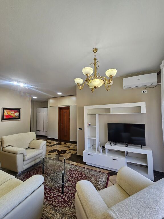 Jepet me Qira Apartament 2+1 | Fresk  Rruga Dalip Topi,  me sipërfaqe 70 m², i pozicionuar në katin e 2-të çmimi 40,000 leke