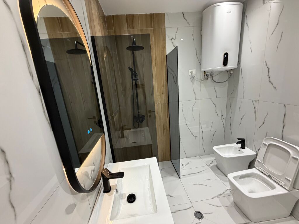 🏡 Jepet me qira super apartament 2+1+2  📍 Yzberisht, tek KMY, përballë Fitness Bar UNIK   💶 Çmimi: 60,000 Lekë/muaj  