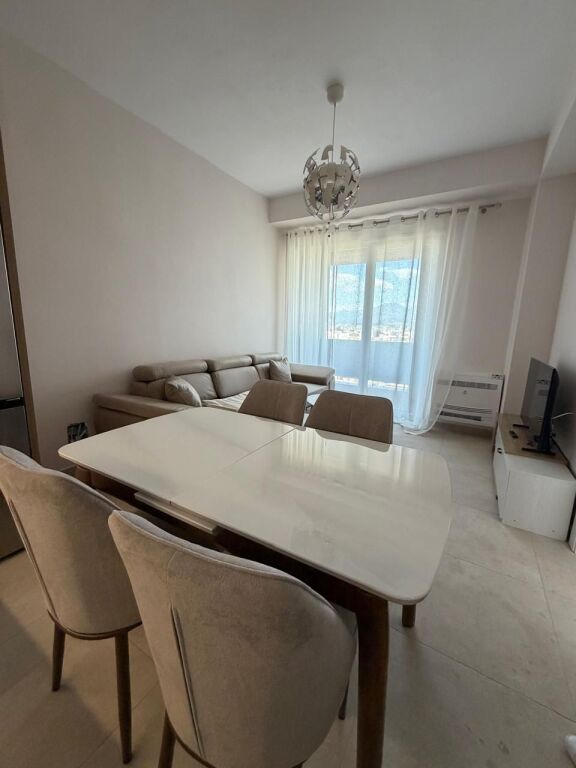 Jepet me Qira Apartament 1+1 tek Golden Park