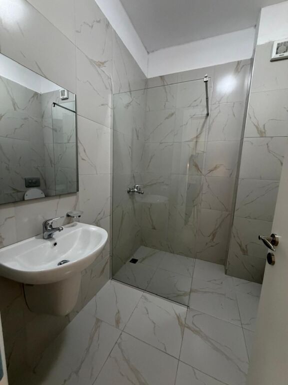 Jepet me Qira Apartament 1+1 tek Golden Park