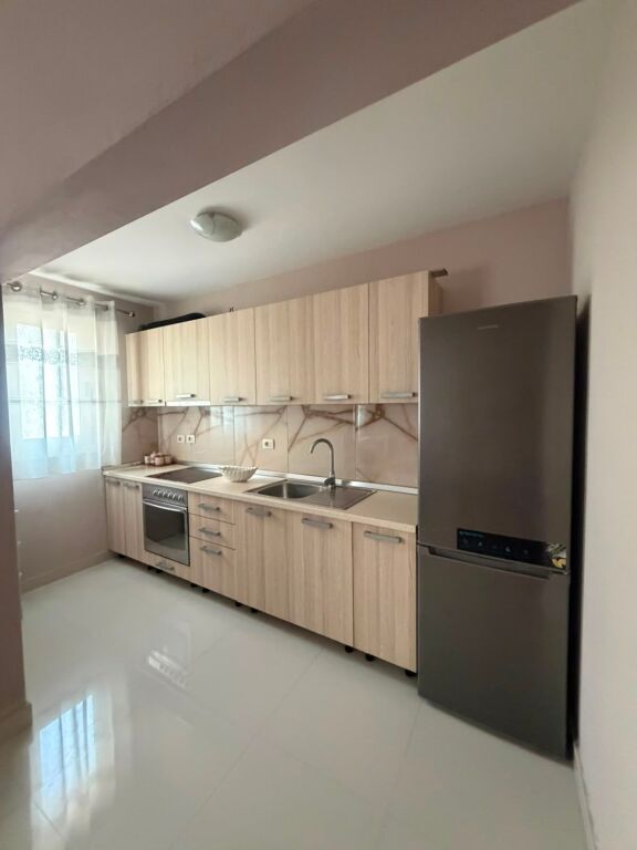 JEPET APARTAMENT ME QERA 1+1, ALI DEMI
