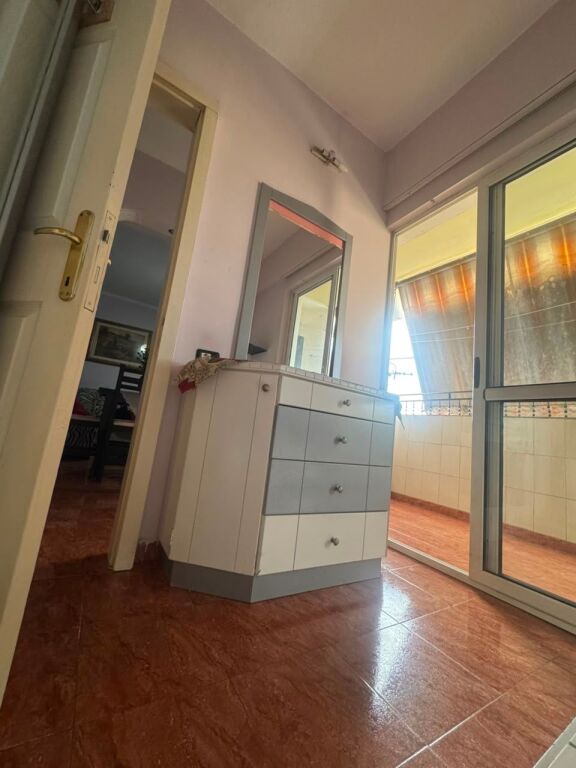 2+1,pallat me ashensore,laprake te klinika globe,550 mije leke