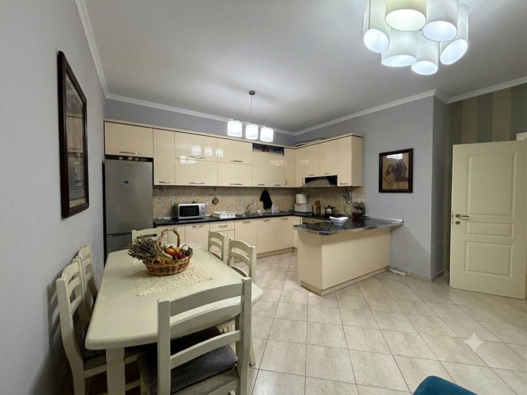 Shitet, Apartament 2+1, Liqeni i Thate, Tirane.