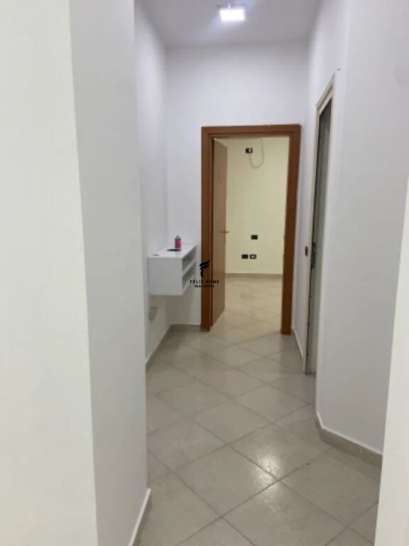 UFFICIO IN AFFITTO 73 M2 ASTIR 70.000 LEKE FH-82103