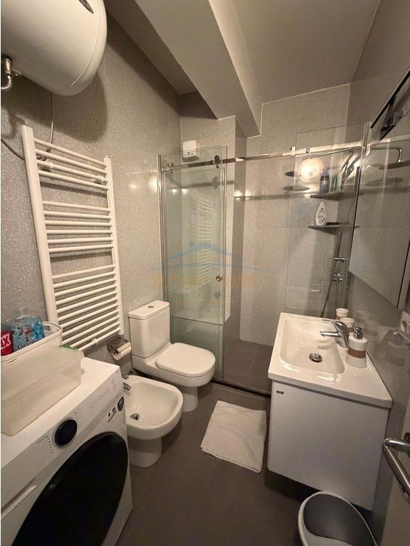 Shitet, Apartament 2+1, Liqeni i Thate, Tirane.