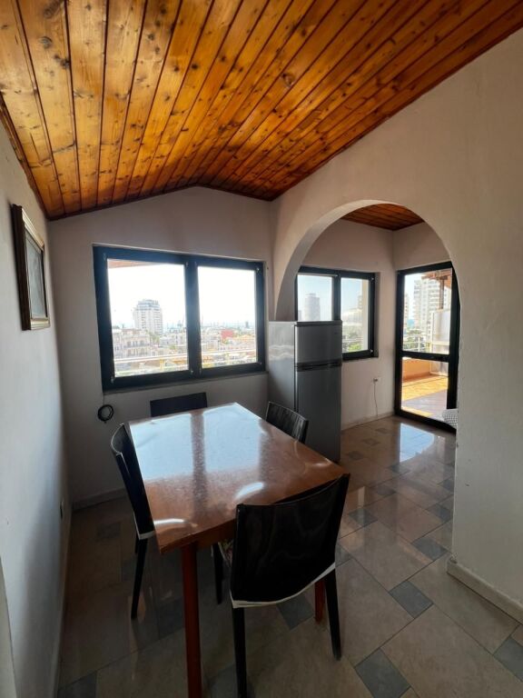JEPET ME QERA APARTAMENT 2+1 PRANE AMFITEATRIT, DURRES