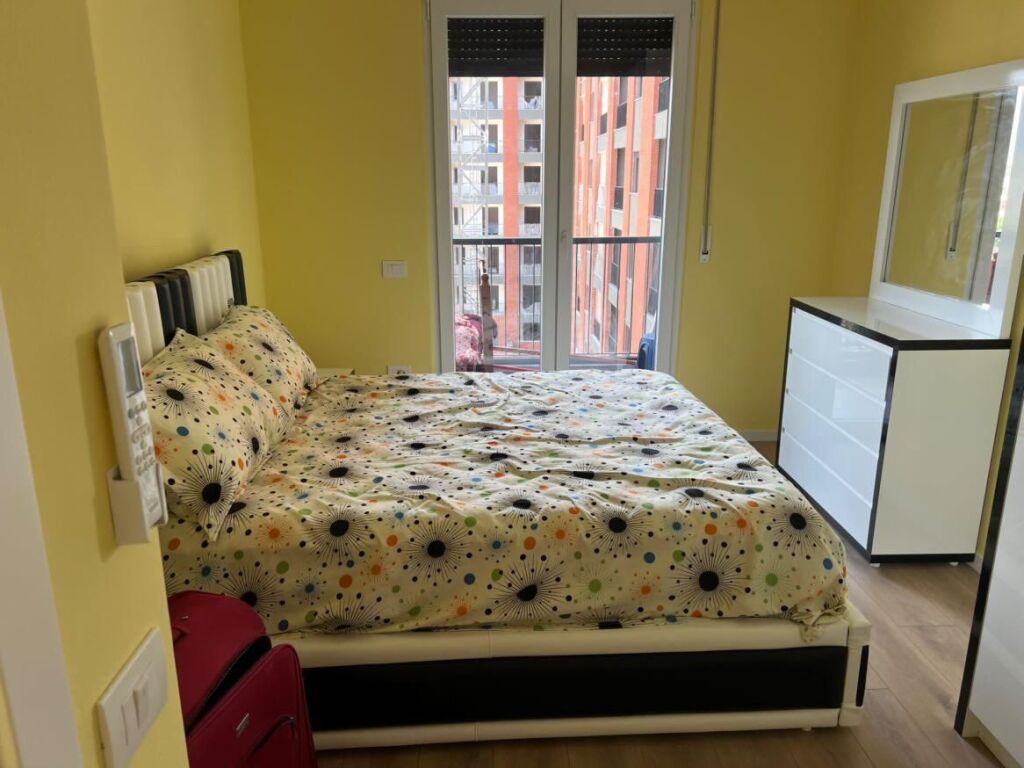🏢Kamez,Rruga Osbe jepet me qera apartament 1+1,i mobiluar.37,000Leke