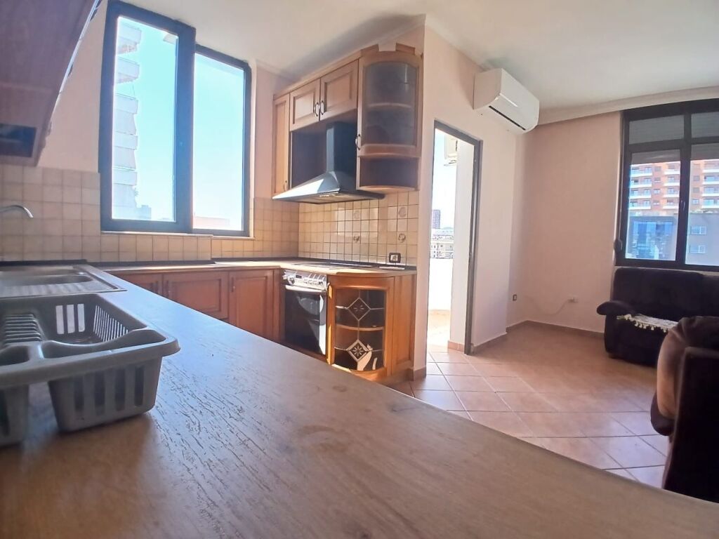 Jepet Me Qera Apartament 2+1+2 Tualete +2 Ballkone