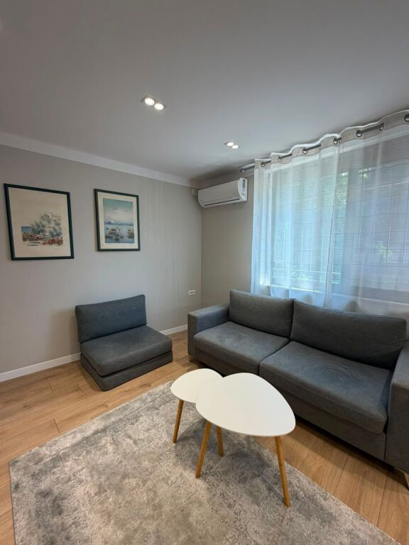 Qera | Apartament 1 + 1 | Shkolla 9-vjeçare \”E Kuqe\” | 600 €/muaj