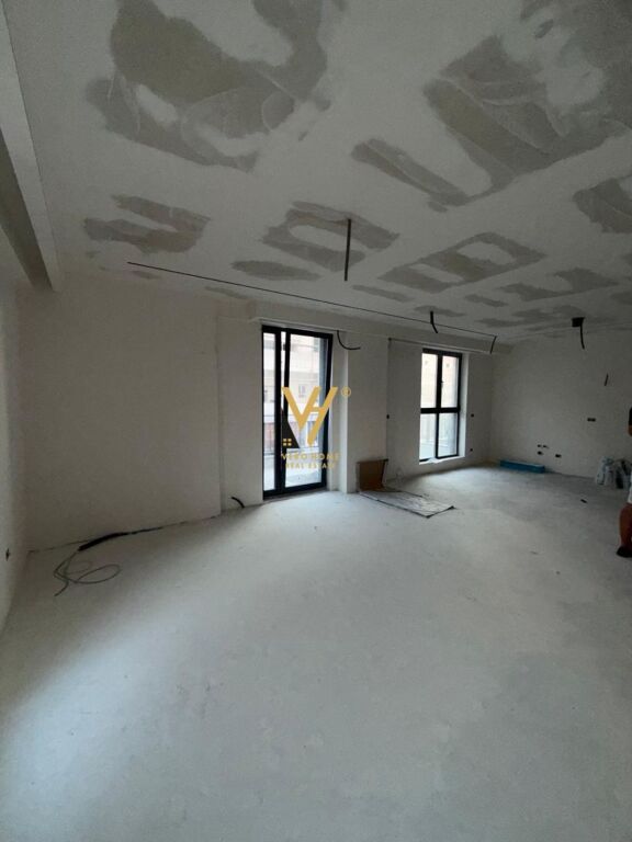 JEPET ZYRE 100 M2 ME QERA TE RRUGA E KAVAJES 1.000 EURO – pohled 4