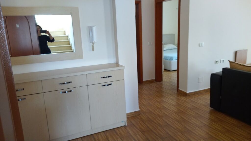 For rent 1+1 Commune of Paris 600 thousand lek
