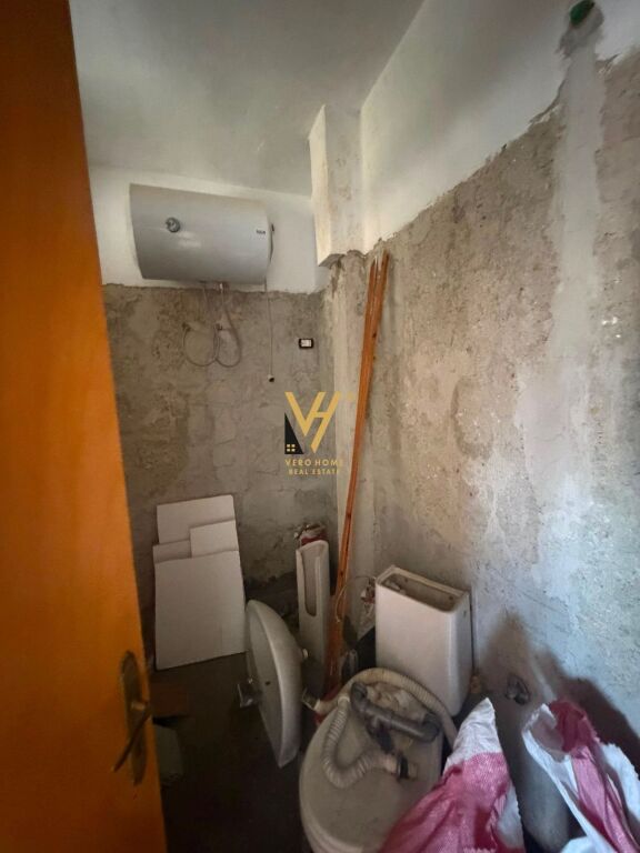 BUSINESS PREMISES FOR RENT 136 M2 AT 21 DHJETORI 700 EURO