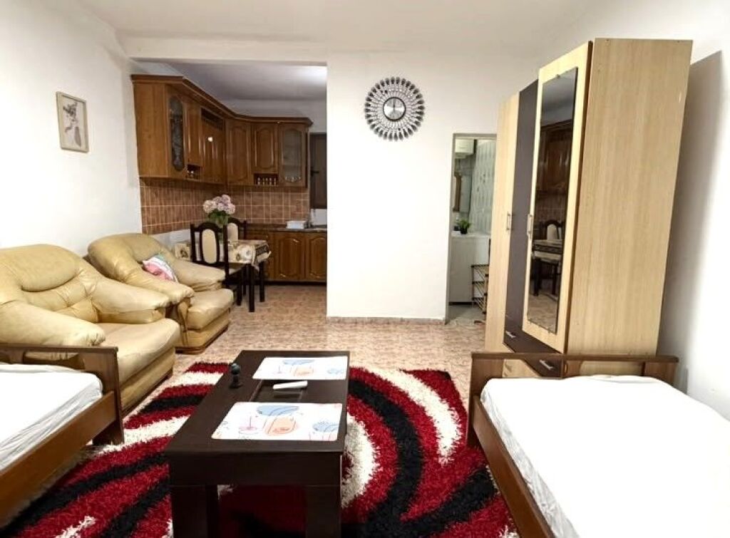 Jepet me Qera Garsoniere tek Rruga 5 Maji,  320 MIJE LEKE