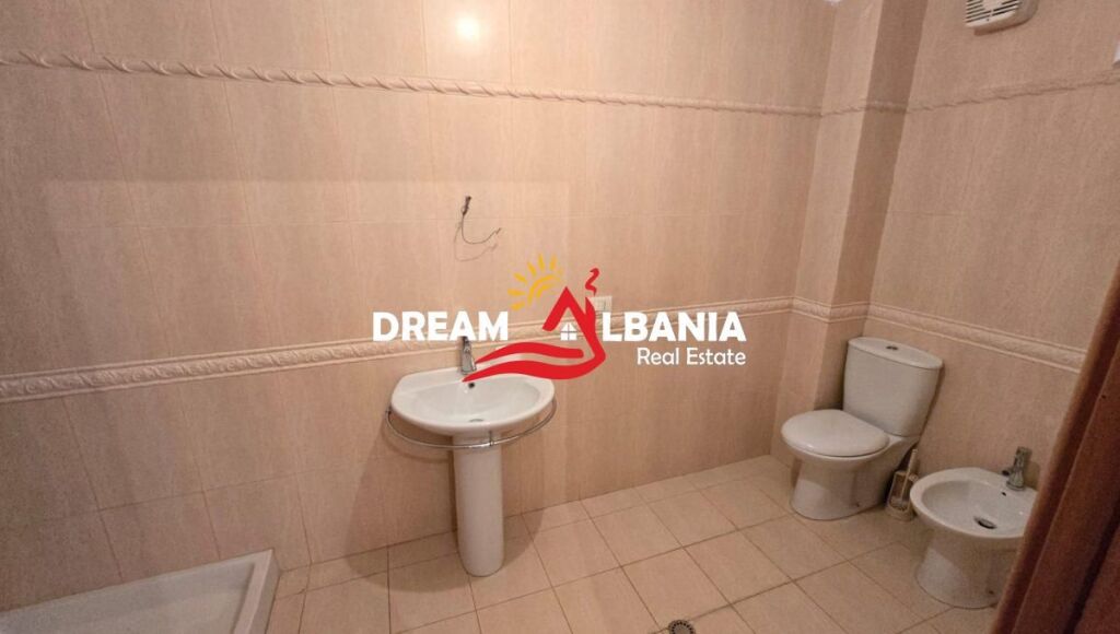 Apartament 2+1+2 me Qera Tek Pazari i Ri ne Rrugen Beqir Luga ne Tirane (ID 42214776)