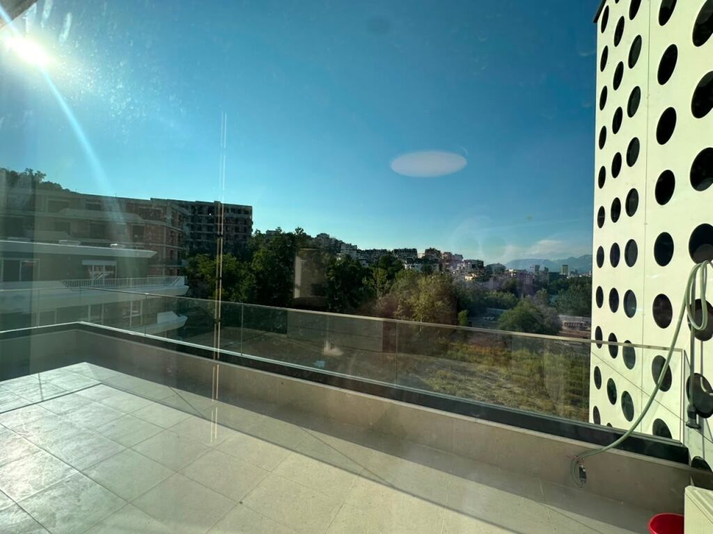 Qira, Apartament 1+1+2Post Parkimi, Luxury , Liqeni Thate, Tiranë 950€