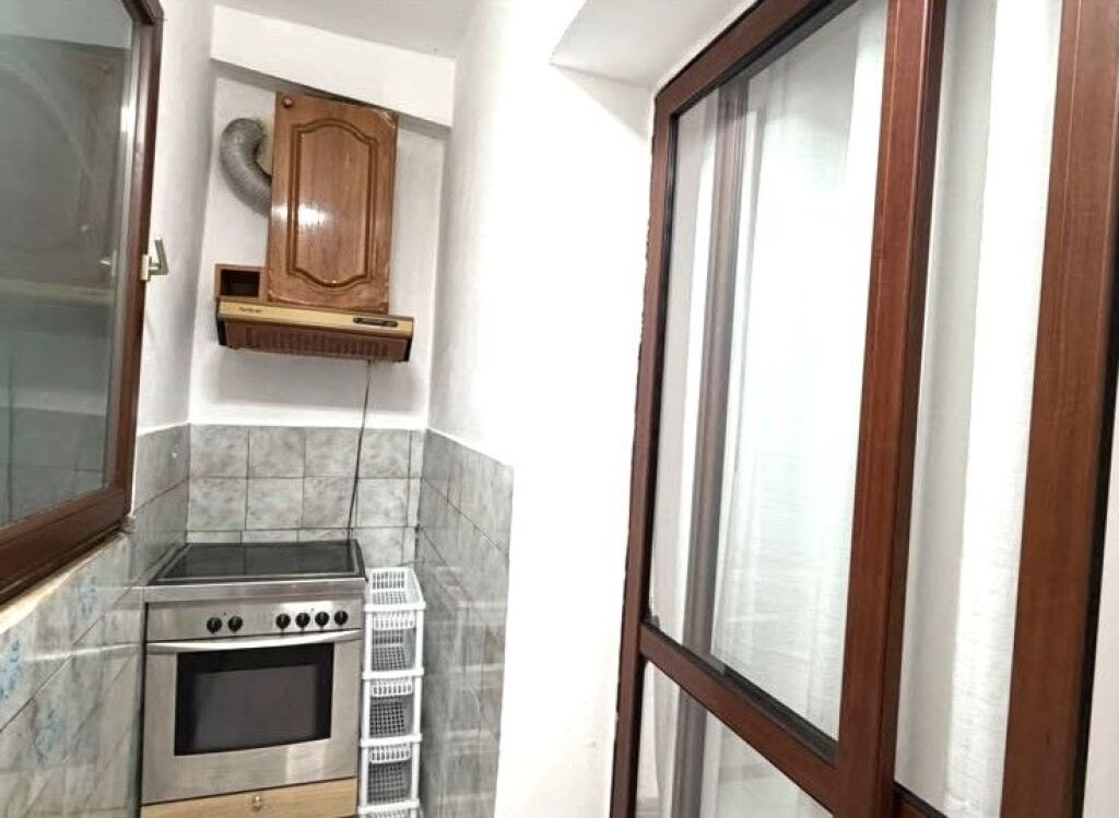 Jepet me Qera Garsoniere tek Rruga 5 Maji,  320 MIJE LEKE