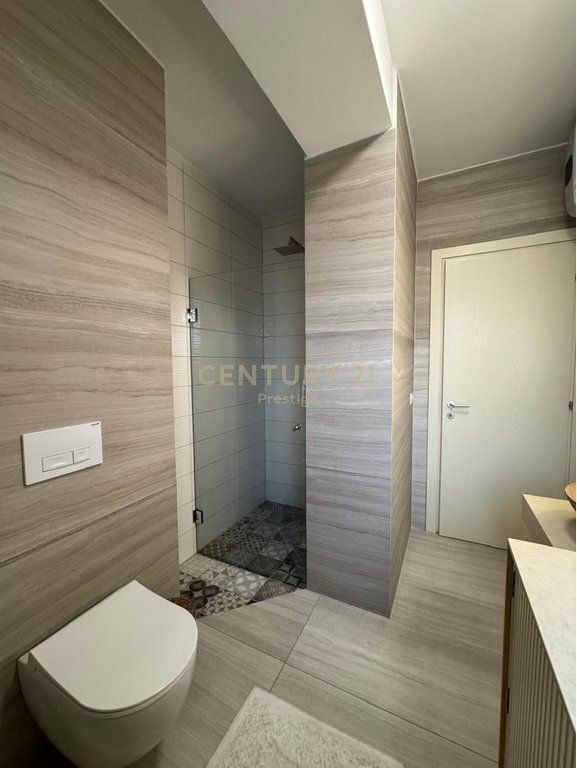 Apartament 1+1+Post Parkimi me qira te Rruga e Barrikadave