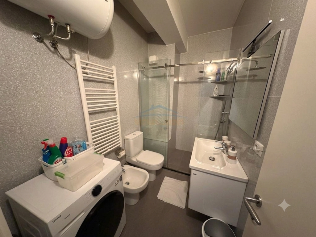 Shitet, Apartament 2+1, Liqeni i Thate, Tirane.