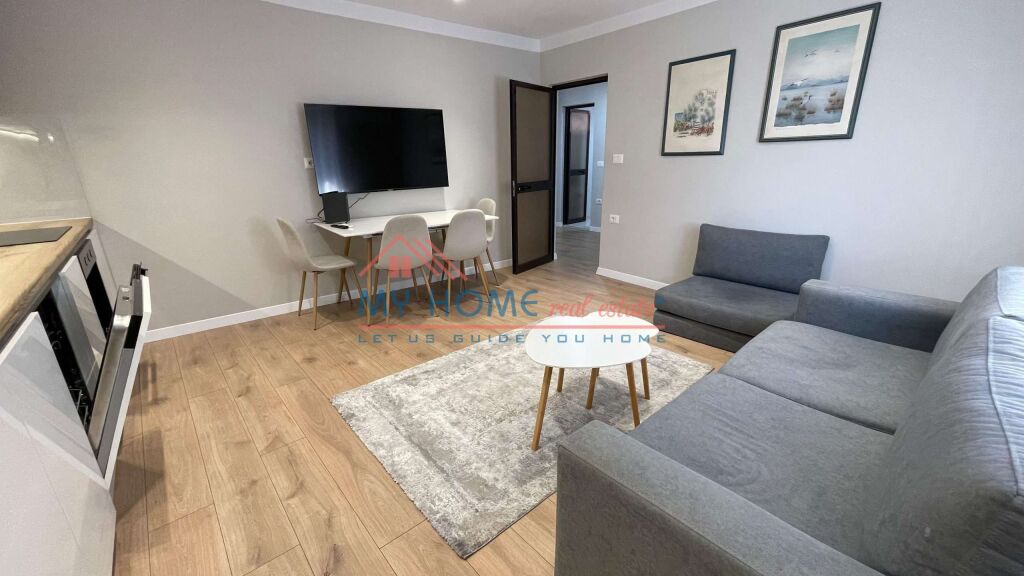 Apartament 1+1 me qira tek Shkolla e Kuqe Tirane