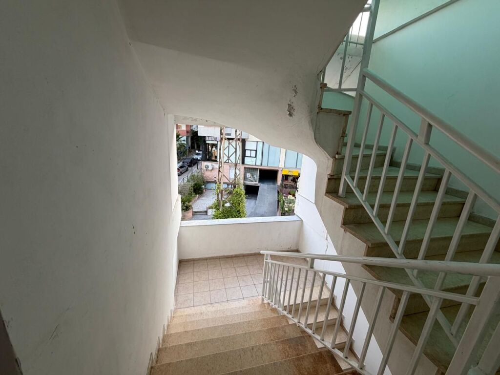 Shitet, Apartament 2+1, Liqeni i Thate, Tirane.