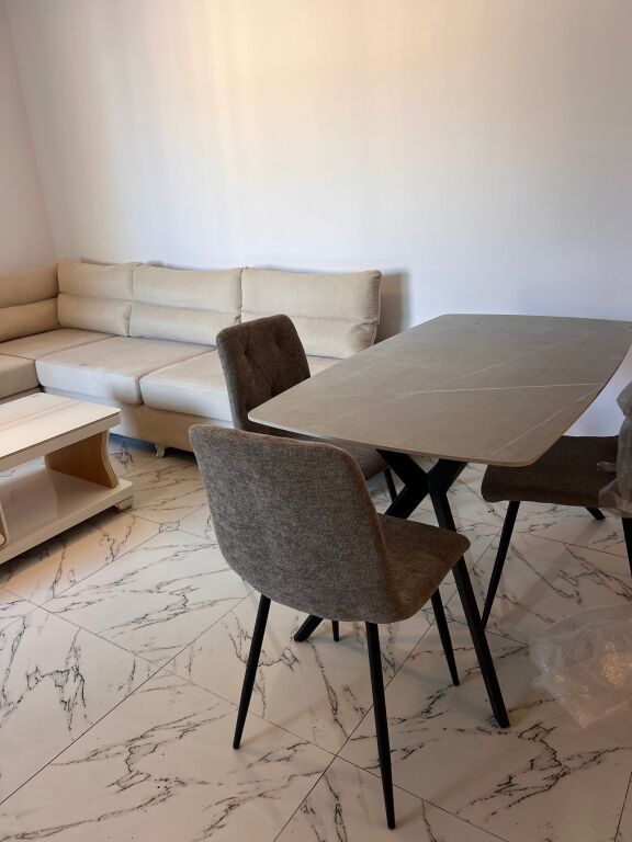 Jepet me qira 1+1 GLOBE PERBALLE DELIJORGJIT 500 mije leke