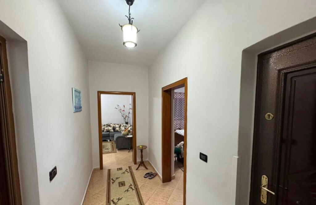 Jepet me qira 2+1+1 Laprake 520 mije leke