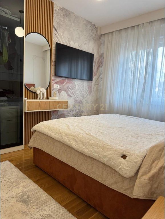 Apartament 1+1+Post Parkimi me qira te Rruga e Barrikadave