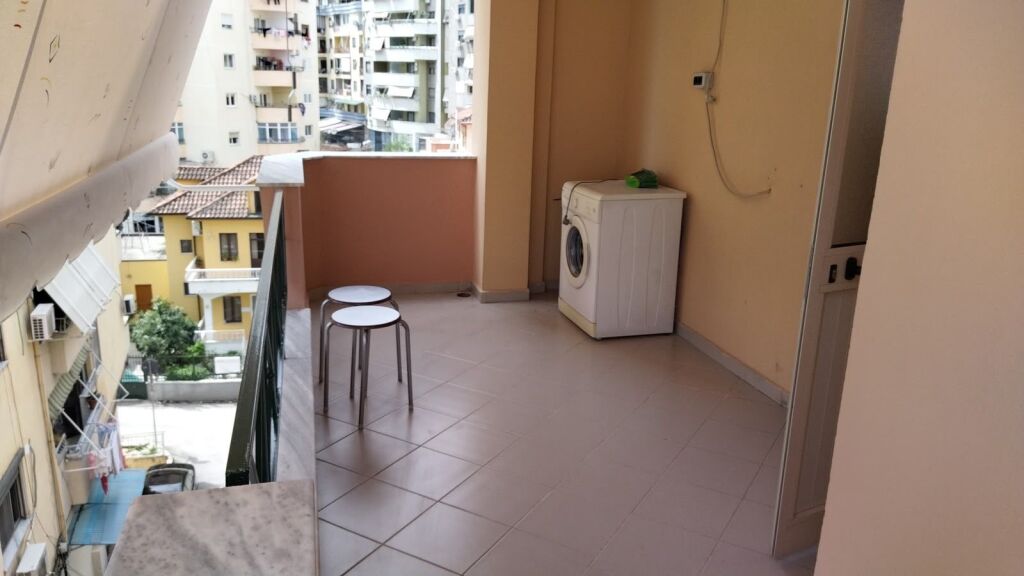 For rent 1+1 Commune of Paris 600 thousand lek