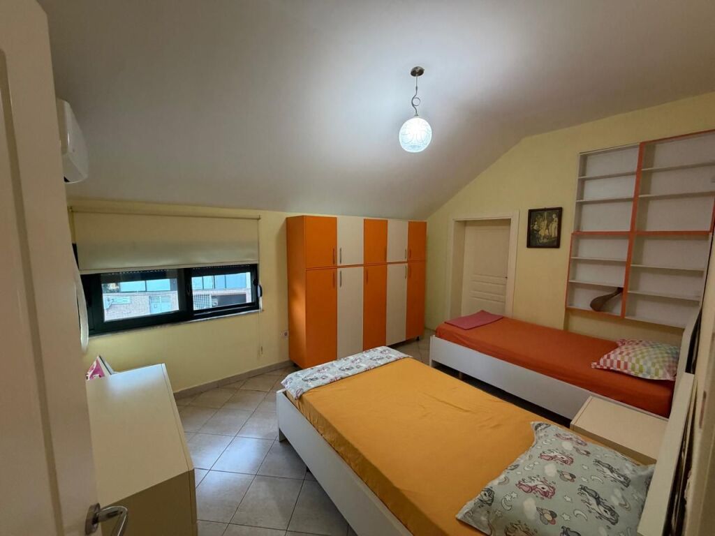 Shitet, Apartament 2+1, Liqeni i Thate, Tirane.