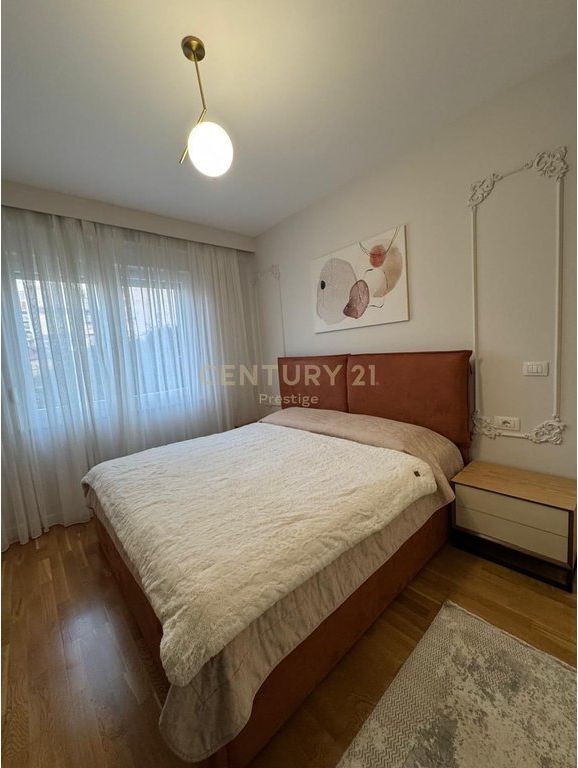 Apartament 1+1+Post Parkimi me qira te Rruga e Barrikadave