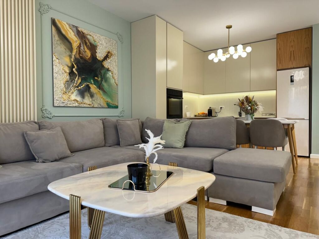 Rruga e Barrikadave,jepet me qira apartament 1+1 me post parkimi,i mobiluar , 1,000Euro