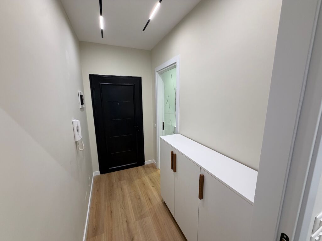 🏡 Jepet me qira super apartament 2+1+2  📍 Yzberisht, tek KMY, përballë Fitness Bar UNIK   💶 Çmimi: 60,000 Lekë/muaj  