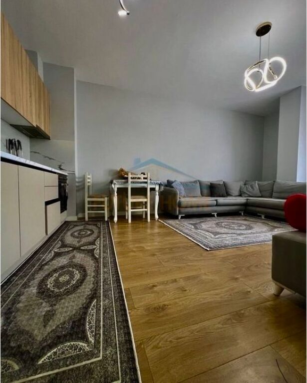 Shitet Apartament 2+1 + Post Parkimi | Rruga e Dibrës, Tiranë