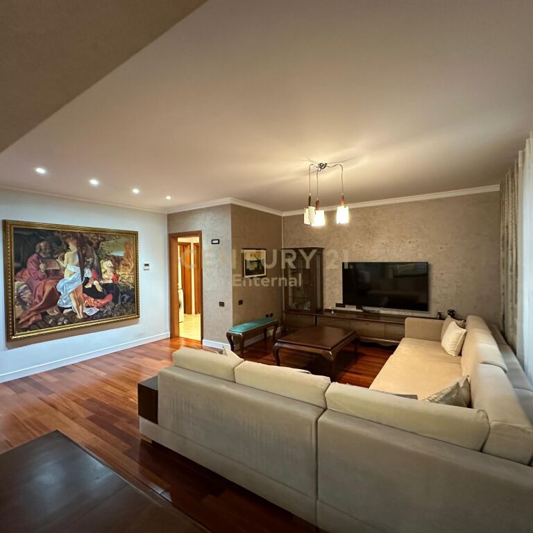 Apartament 3+1 per qira tek Rruga Sami Frasheri