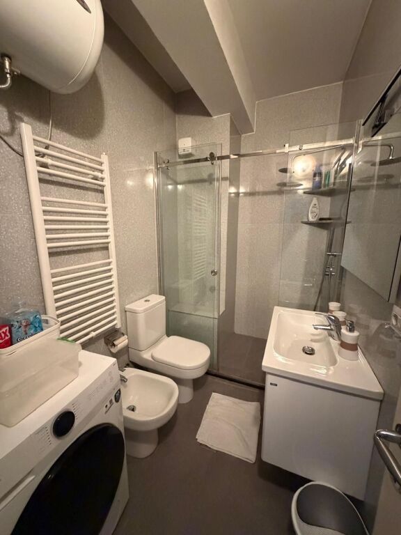 Shitet, Apartament 2+1, Liqeni i Thate, Tirane.